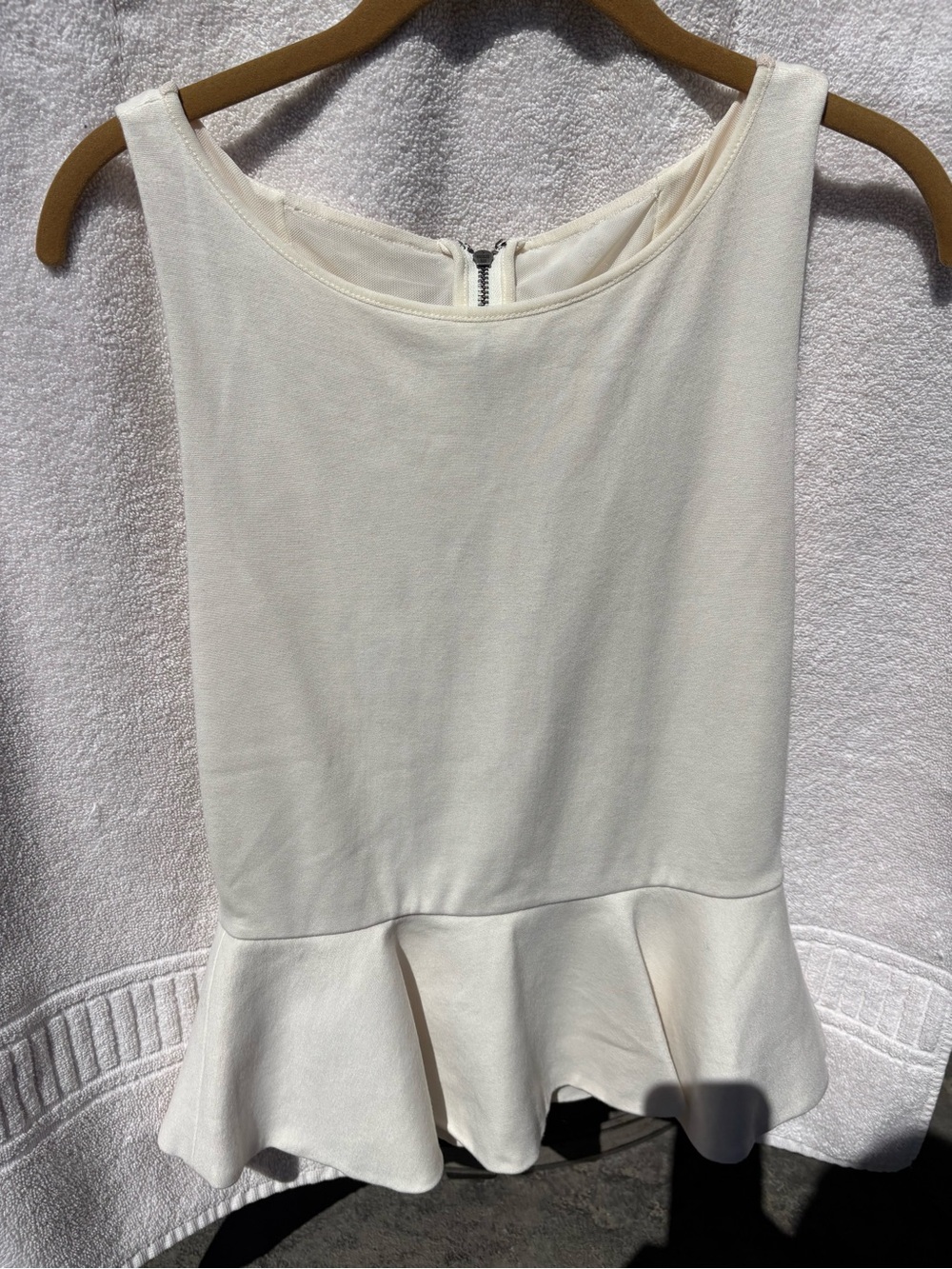 Alice + Olivia Cream Sleeveless Peplum Tank Top